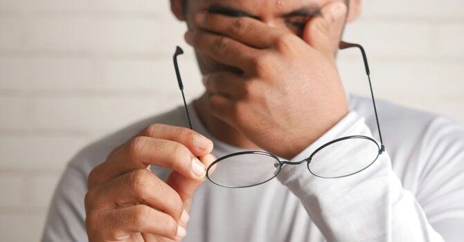 What is the difference between lightheaded and dizziness?